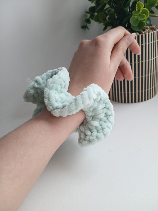 Chouchou vert d’eau en laine chenille