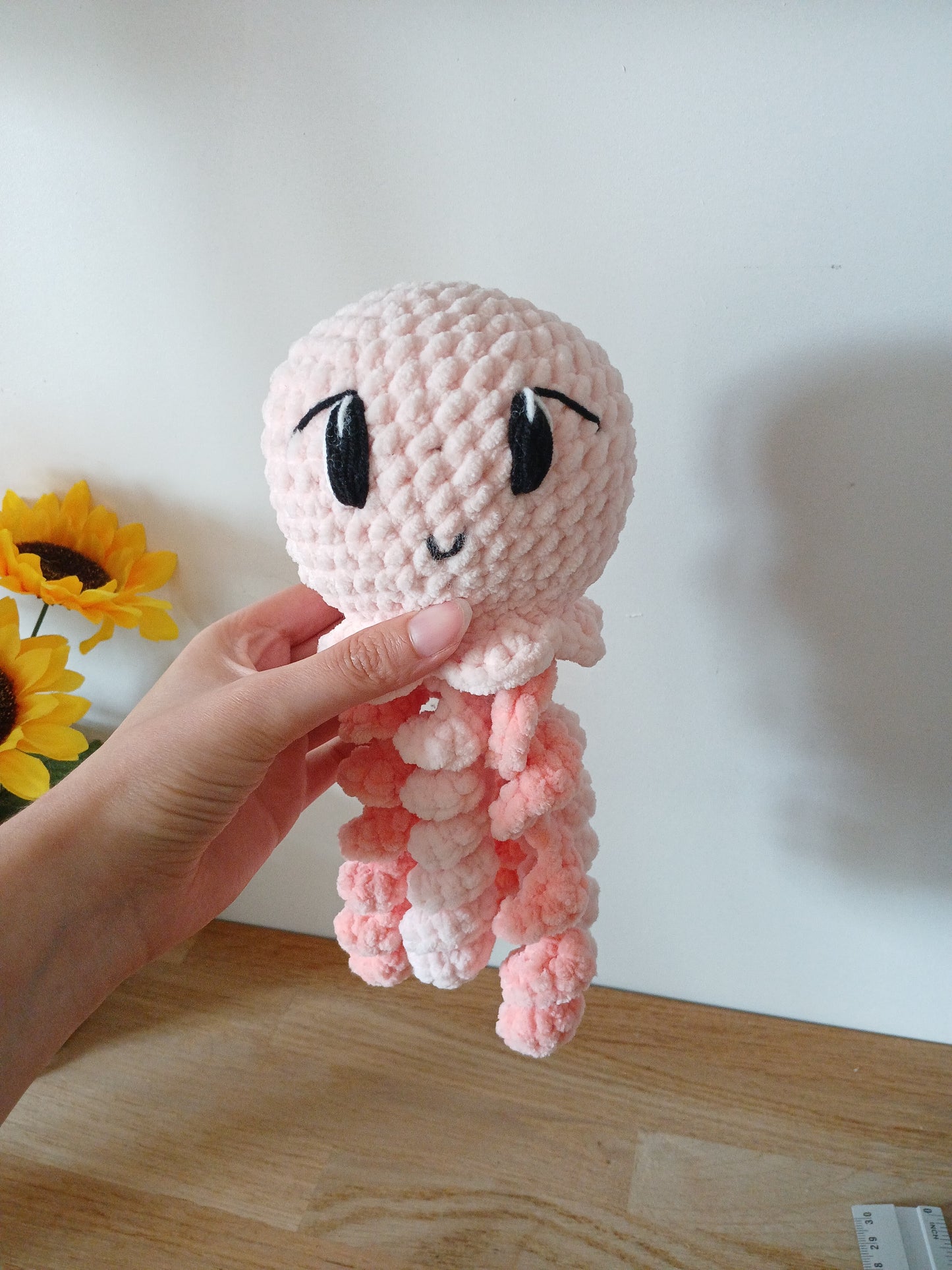 Peluche Méduse Rose Fait Main au Crochet – Amigurumi en Laine Chenille, 23cm
