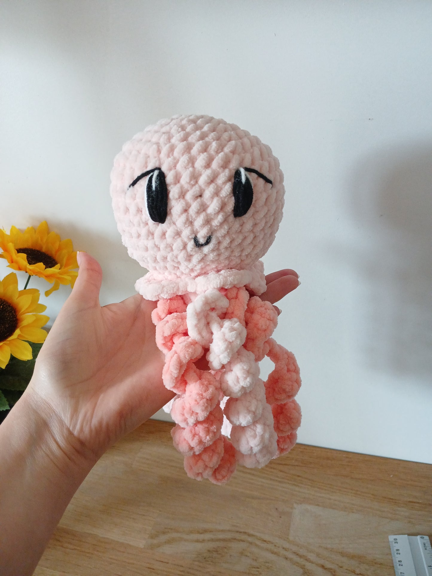 Peluche Méduse Rose Fait Main au Crochet – Amigurumi en Laine Chenille, 23cm