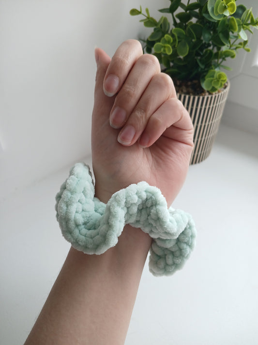 Chouchou vert d’eau en laine chenille