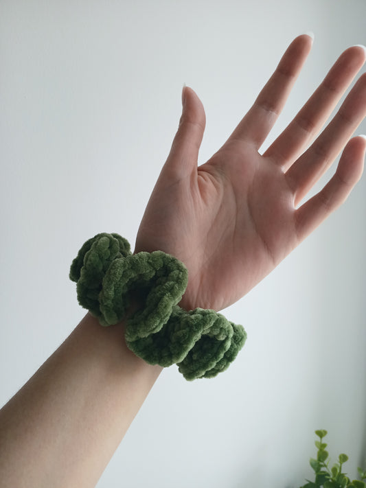 Chouchou vert herbe en laine chenille