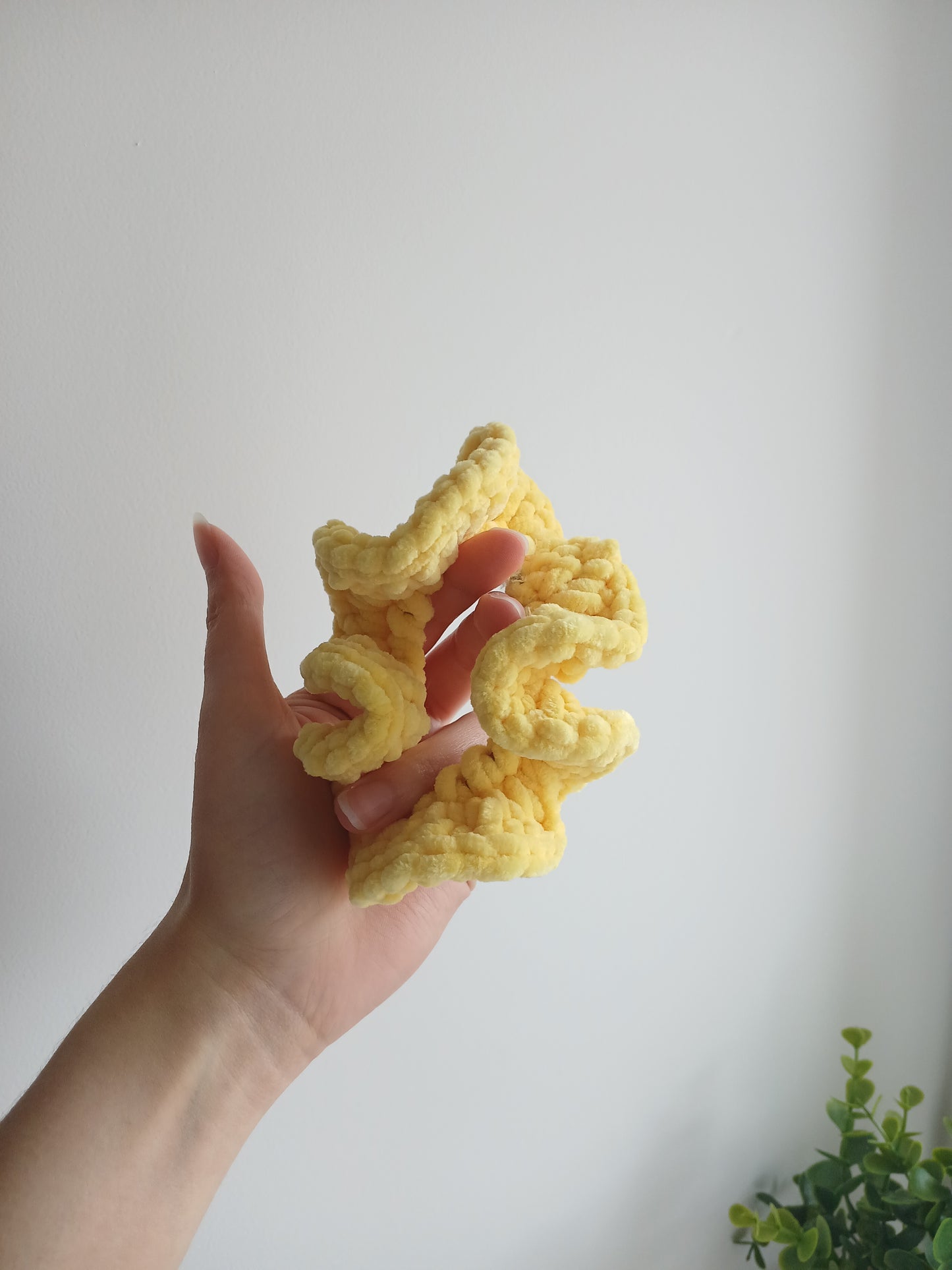 Chouchou jaune en laine chenille