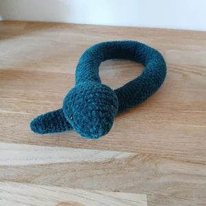 peluche serpent vert fait main décoration artisanale