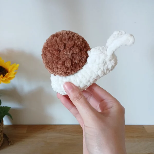 peluche escargot fait main décoration artisanale