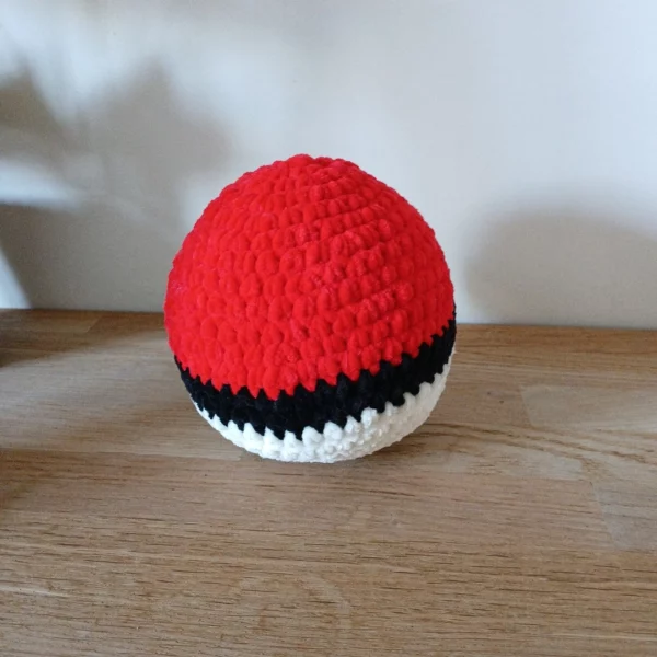 peluche Pokéball Pokémon fait main décoration artisanale
