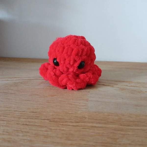 peluche mini poulpe rouge fait main décoration artisanale