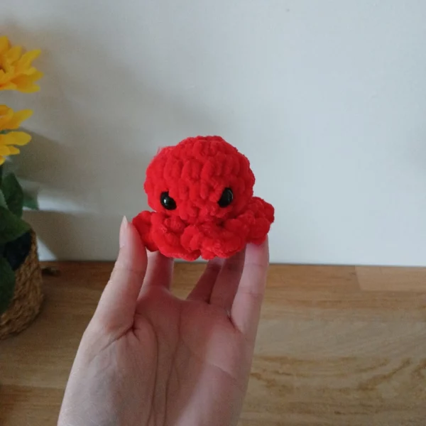 peluche mini poulpe rouge fait main décoration artisanale
