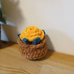 peluche pot de fleur rose jaune fait main décoration artisanale
