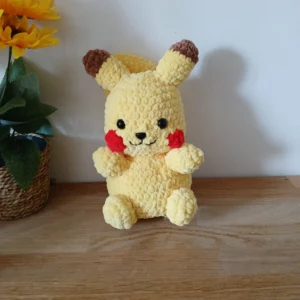 peluche pikachu au crochet artisanale jaune douce