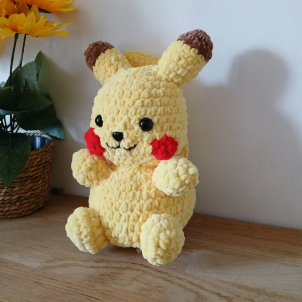 peluche pikachu au crochet artisanale jaune douce