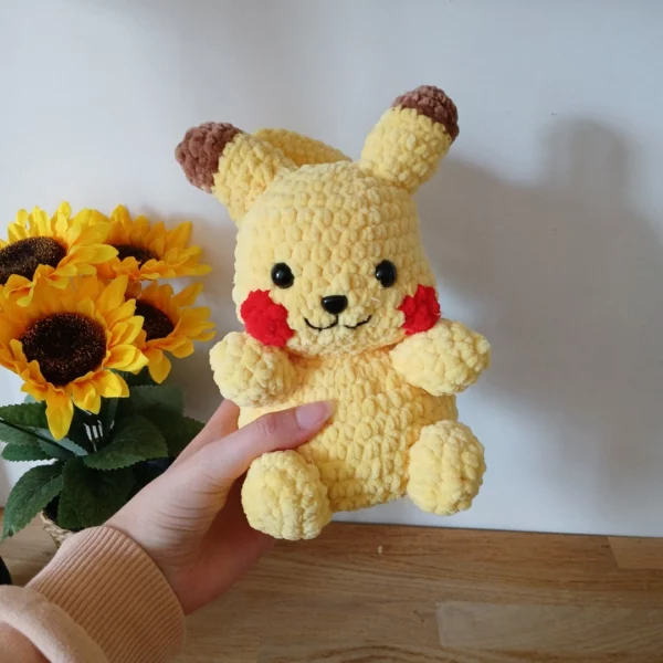 peluche pikachu au crochet artisanale jaune douce