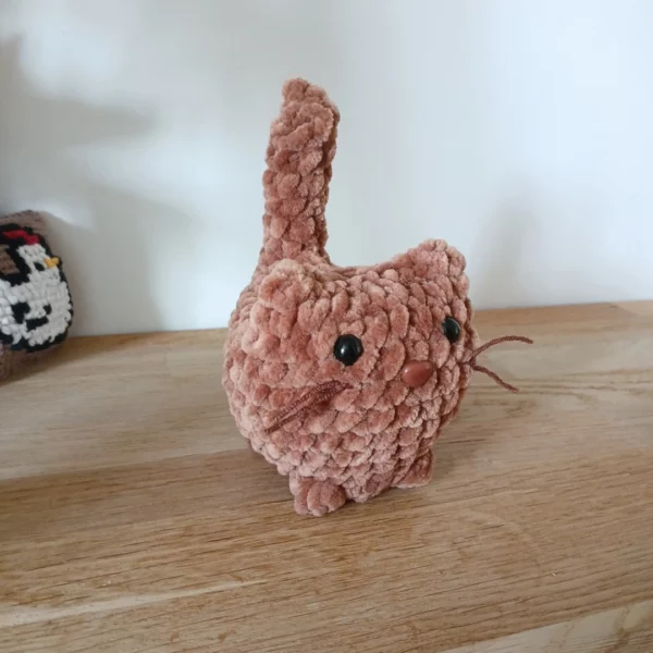 peluche chaton marron au crochet artisanale