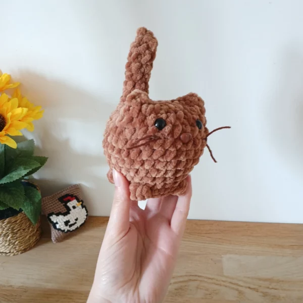 peluche chaton marron au crochet artisanale