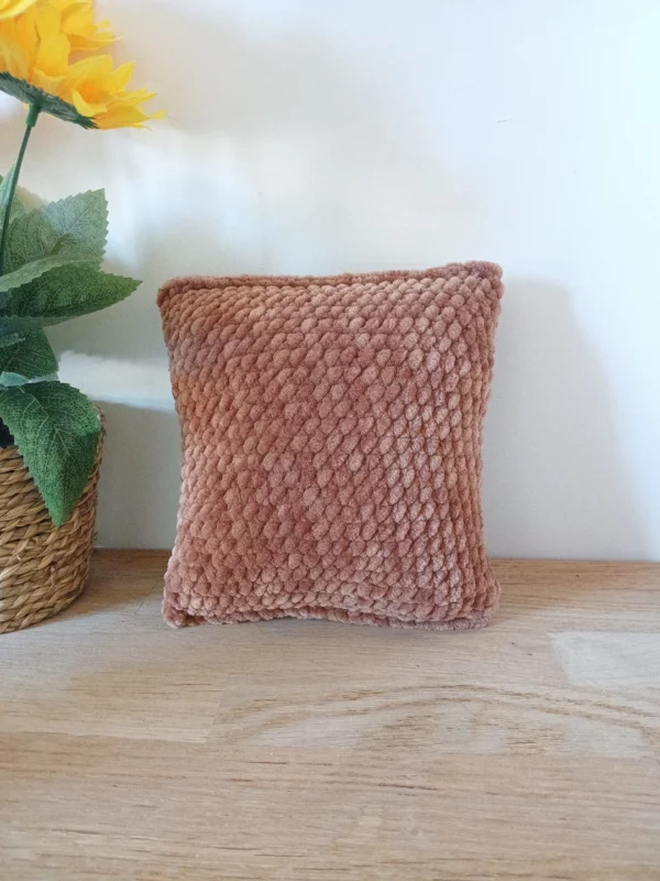 Petit coussin brodé – Poule – Image 2